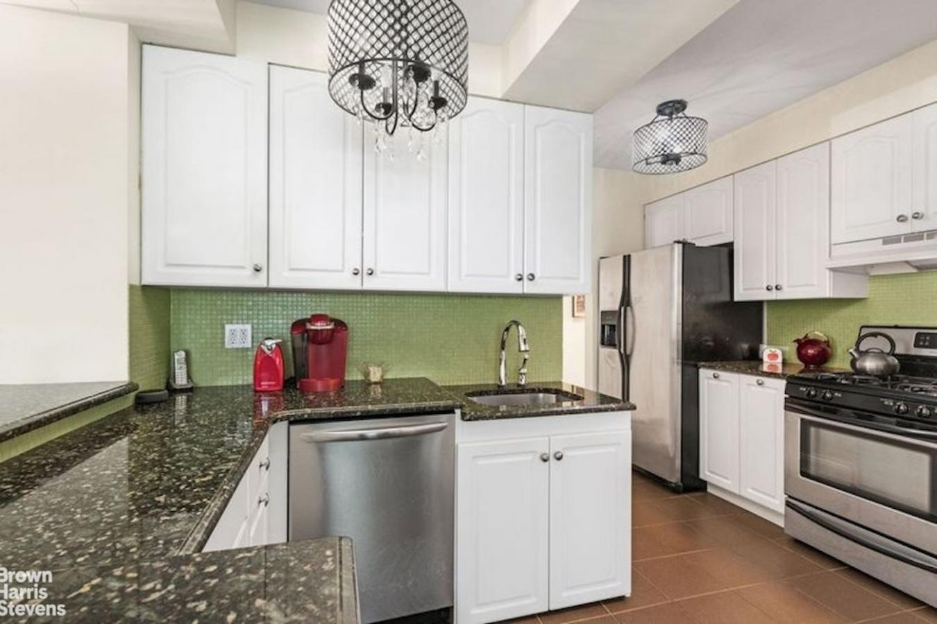 New York, New York, 10028, United States, 1 Bedroom Bedrooms, ,1 BathroomBathrooms,Residential,For Sale,2049572