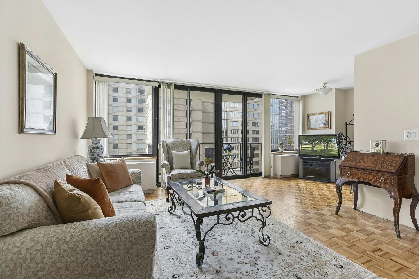 New York, New York, 10023, United States, 1 Bedroom Bedrooms, ,1 BathroomBathrooms,Residential,For Sale,2049570