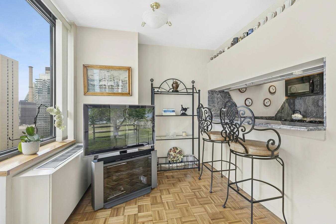 New York, New York, 10023, United States, 1 Bedroom Bedrooms, ,1 BathroomBathrooms,Residential,For Sale,2049570