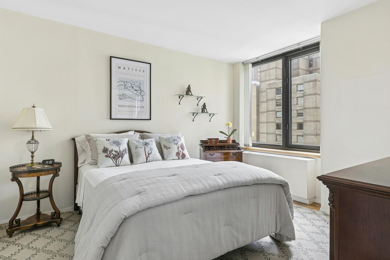 New York, New York, 10023, United States, 1 Bedroom Bedrooms, ,1 BathroomBathrooms,Residential,For Sale,2049570