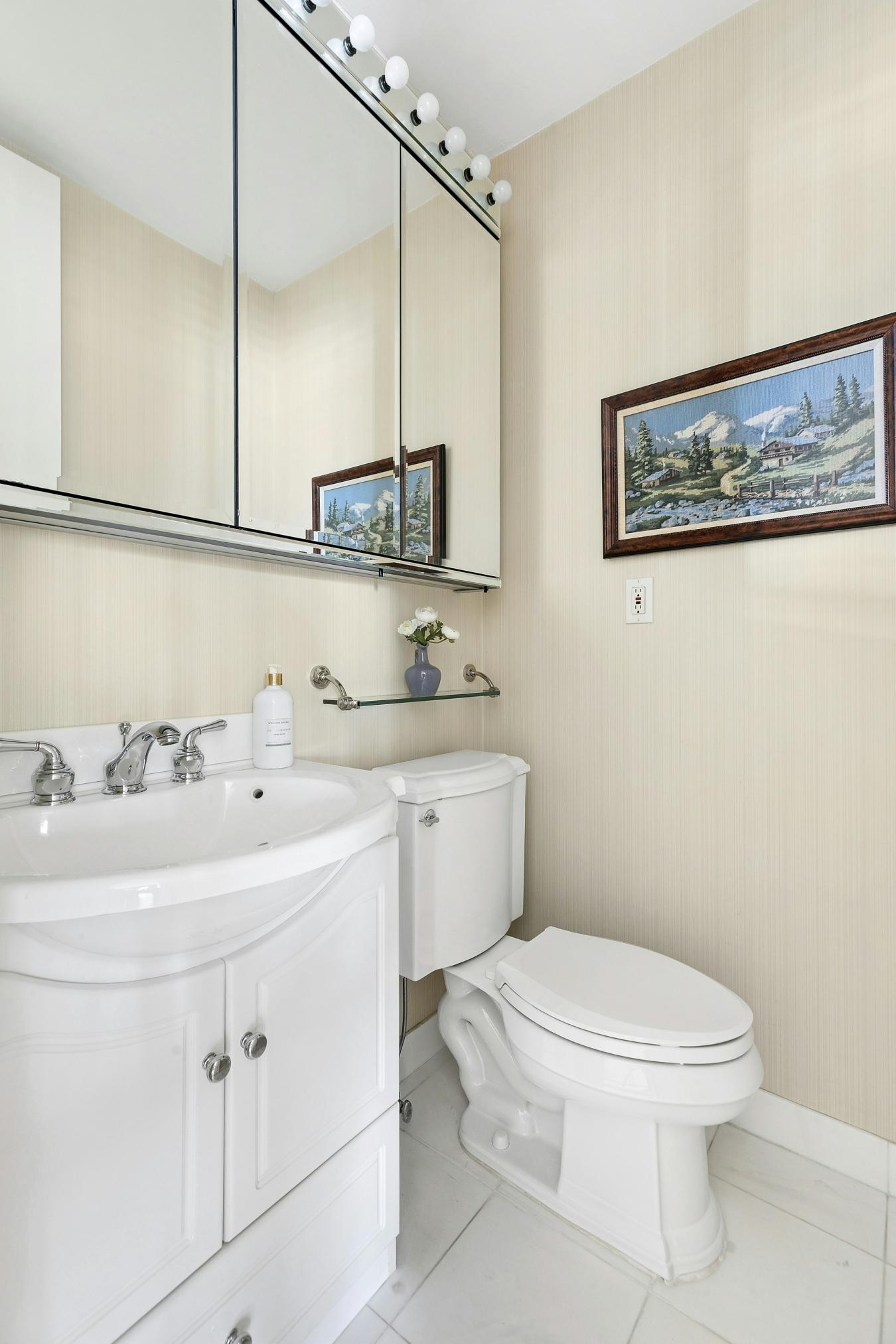 New York, New York, 10023, United States, 1 Bedroom Bedrooms, ,1 BathroomBathrooms,Residential,For Sale,2049570