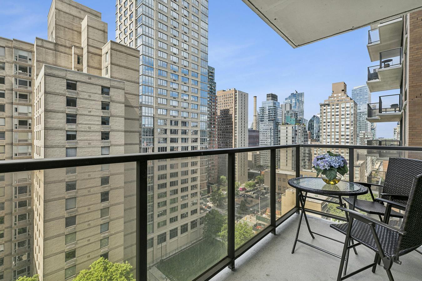 New York, New York, 10023, United States, 1 Bedroom Bedrooms, ,1 BathroomBathrooms,Residential,For Sale,2049570