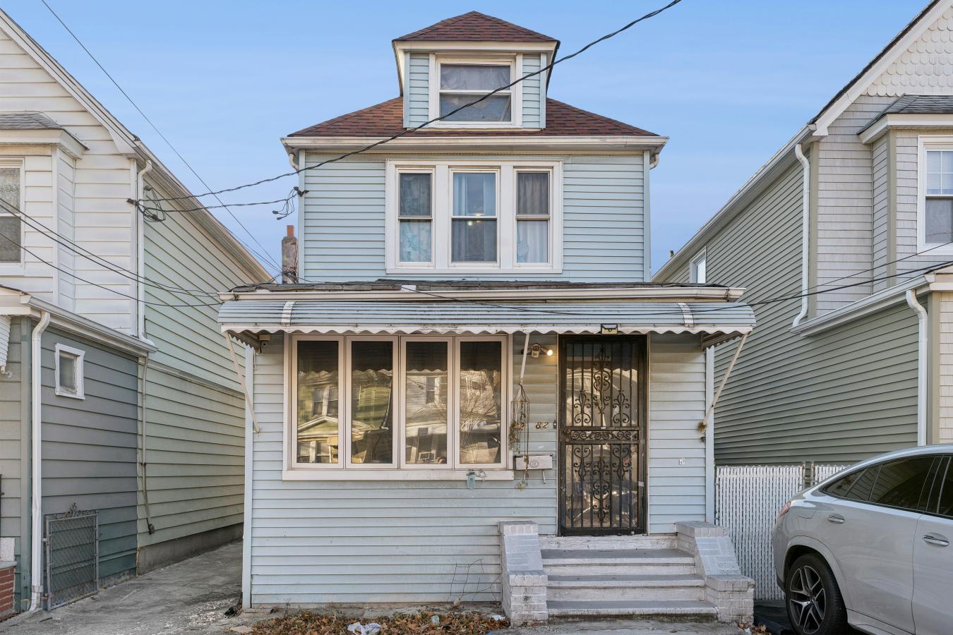 Rego Park, New York, 11374, United States, 3 Bedrooms Bedrooms, ,3 BathroomsBathrooms,Residential,For Sale,2049569
