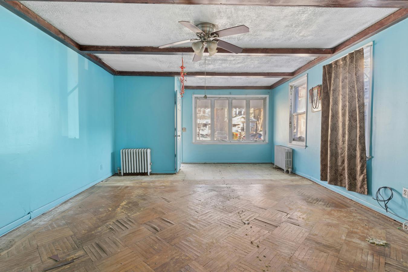 Rego Park, New York, 11374, United States, 3 Bedrooms Bedrooms, ,3 BathroomsBathrooms,Residential,For Sale,2049569