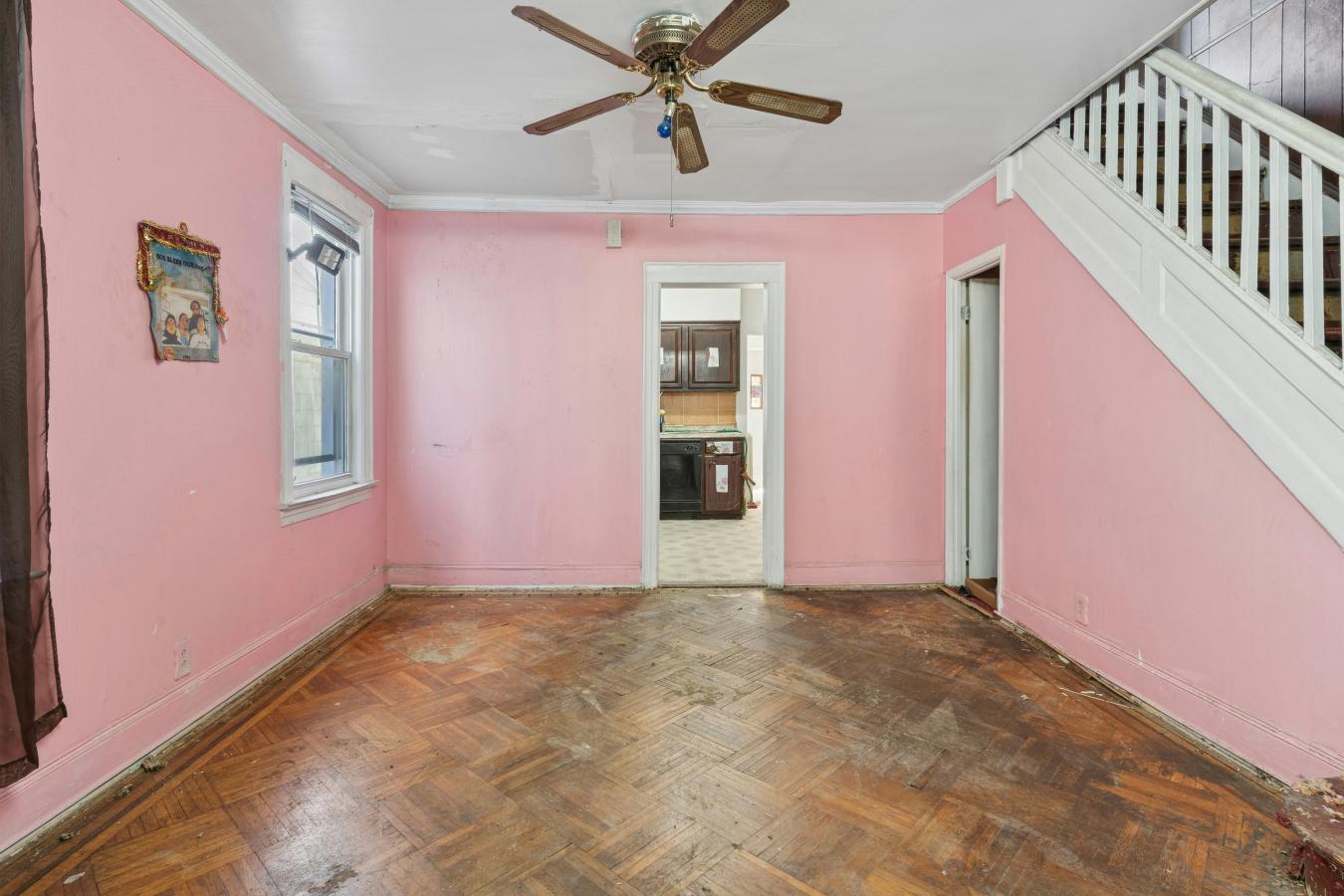 Rego Park, New York, 11374, United States, 3 Bedrooms Bedrooms, ,3 BathroomsBathrooms,Residential,For Sale,2049569