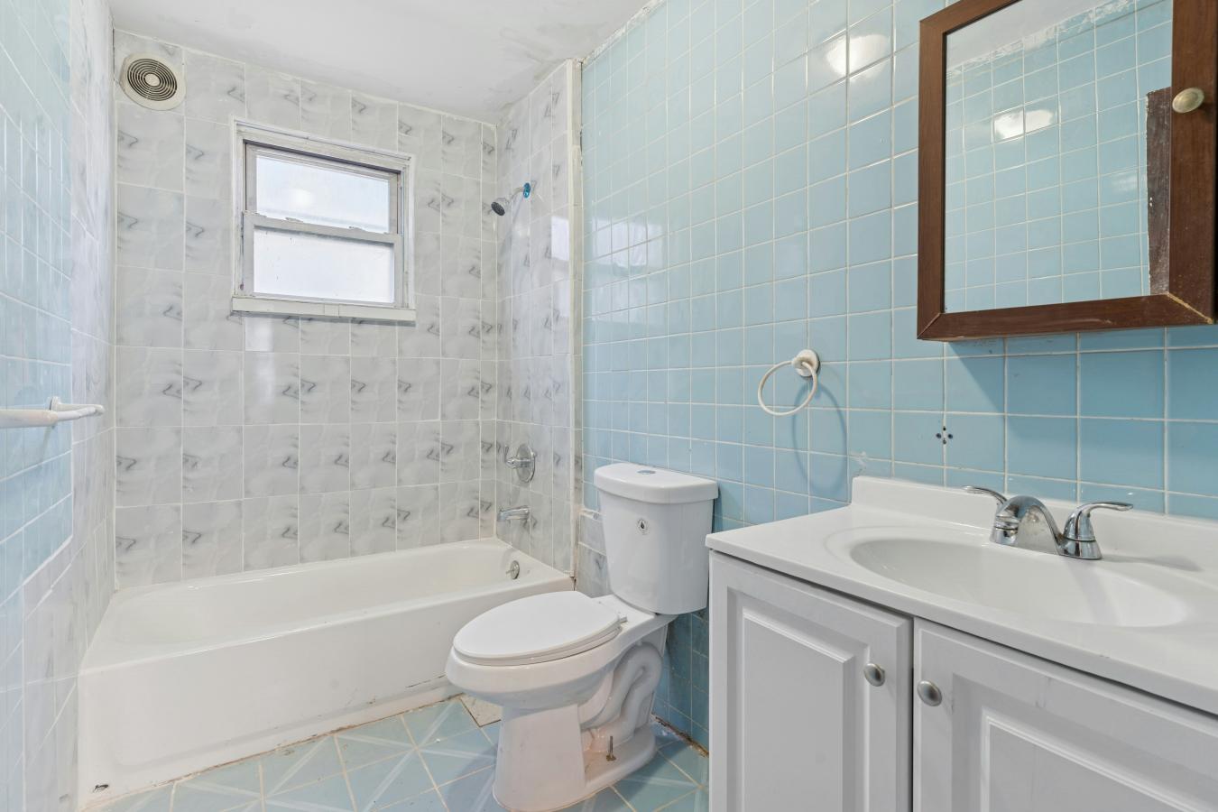 Rego Park, New York, 11374, United States, 3 Bedrooms Bedrooms, ,3 BathroomsBathrooms,Residential,For Sale,2049569
