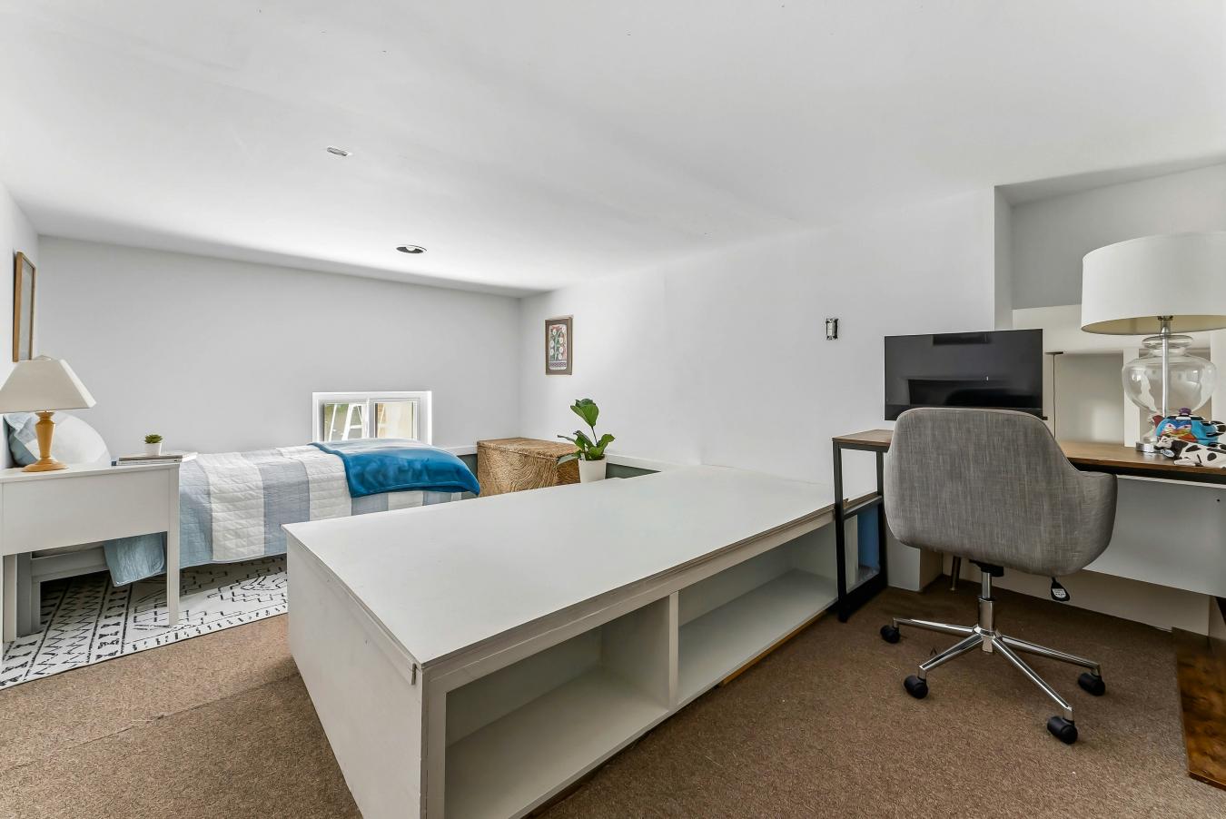 Park Slope, New York, 11215, United States, 2 Bedrooms Bedrooms, ,1 BathroomBathrooms,Residential,For Sale,2049566