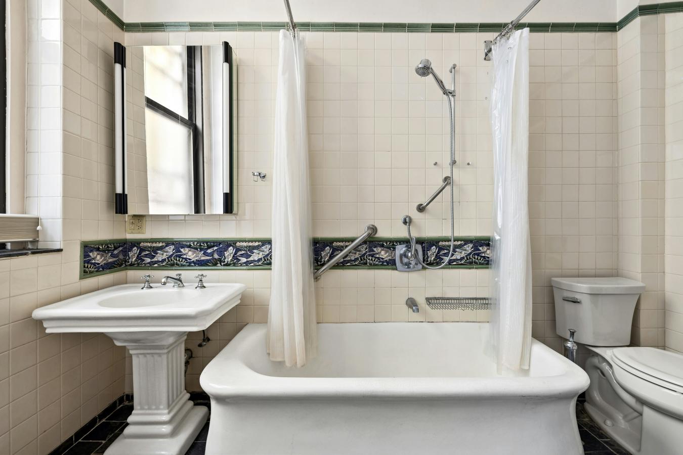 New York, New York, 10025, United States, 1 Bedroom Bedrooms, ,1 BathroomBathrooms,Residential,For Sale,2049561