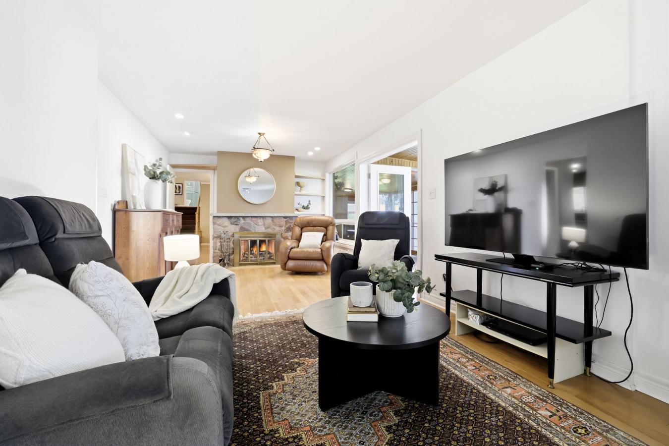 Cobourg, ON, K9A2C6, Canada, 2 Bedrooms Bedrooms, ,2 BathroomsBathrooms,Residential,For Sale,2049555