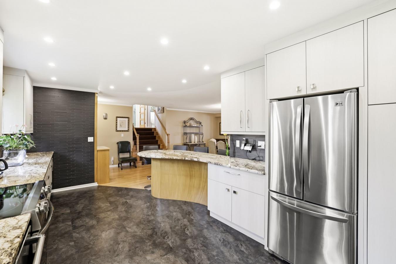 Cobourg, ON, K9A2C6, Canada, 2 Bedrooms Bedrooms, ,2 BathroomsBathrooms,Residential,For Sale,2049555