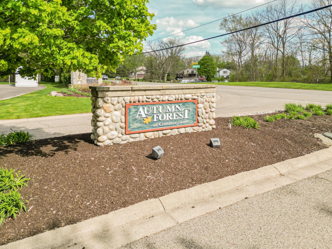 Commerce Twp, Oakland, 48382-5138, United States, 4 Bedrooms Bedrooms, ,2 BathroomsBathrooms,Residential,For Sale,2049553