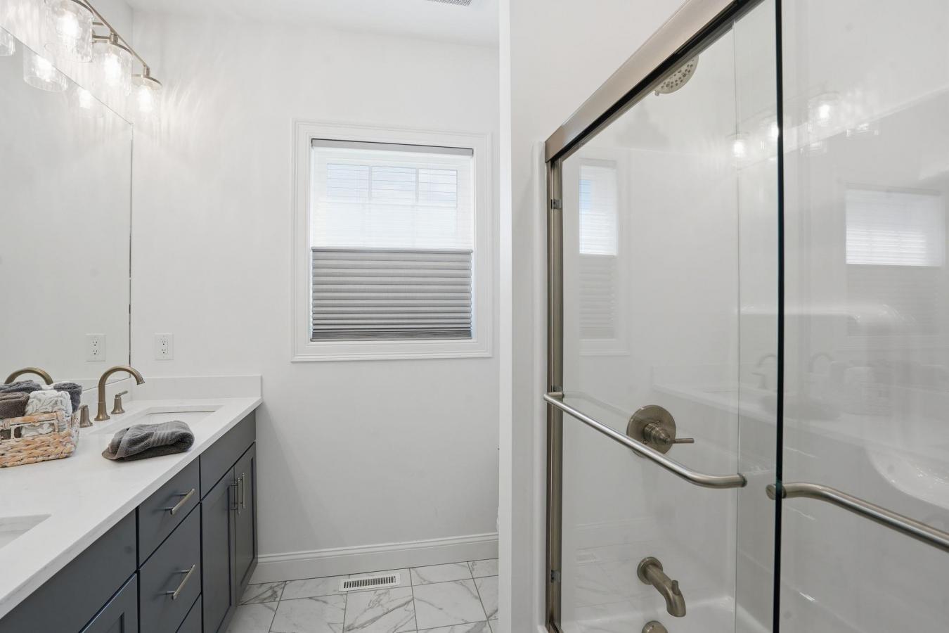 Chester, NH-Rockingham, 03036, United States, 3 Bedrooms Bedrooms, ,4 BathroomsBathrooms,Residential,For Sale,2049547
