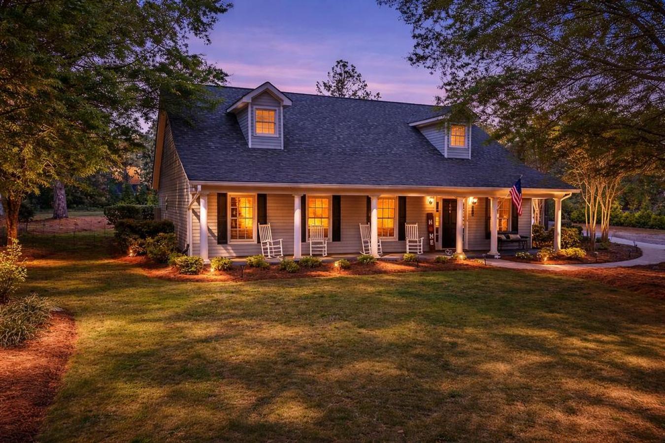 WELCOME TO 906 Saddlehill, the one youve been waiting for, perfectly s – image 1