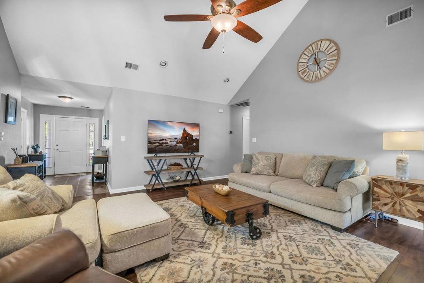 WELCOME TO 906 Saddlehill, the one youve been waiting for, perfectly s – image 12
