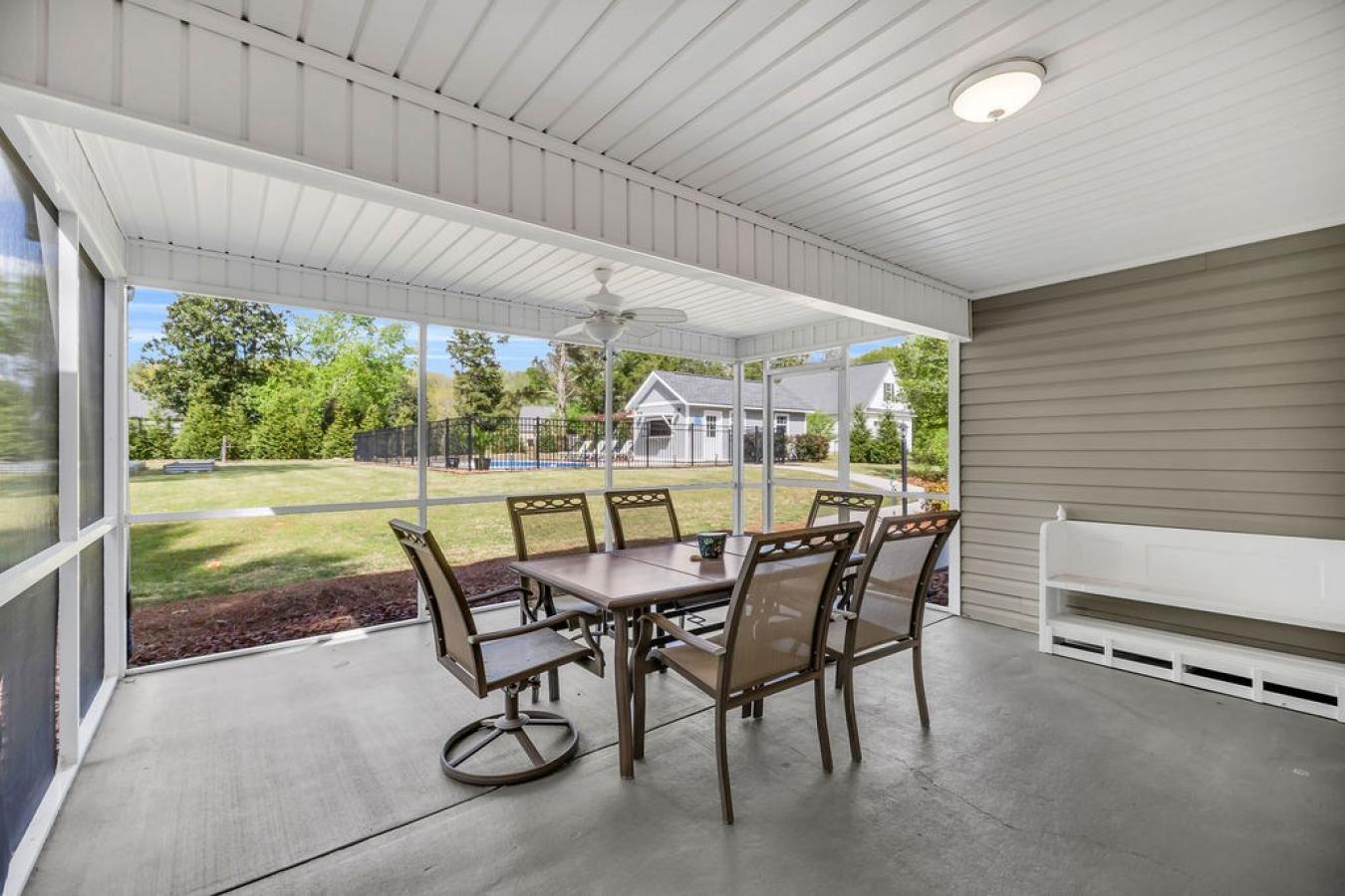 WELCOME TO 906 Saddlehill, the one youve been waiting for, perfectly s – image 15