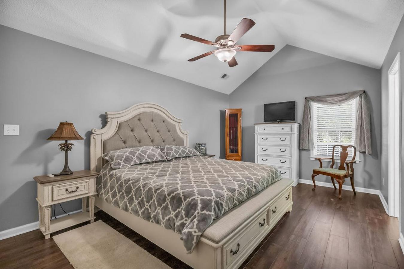 WELCOME TO 906 Saddlehill, the one youve been waiting for, perfectly s – image 17