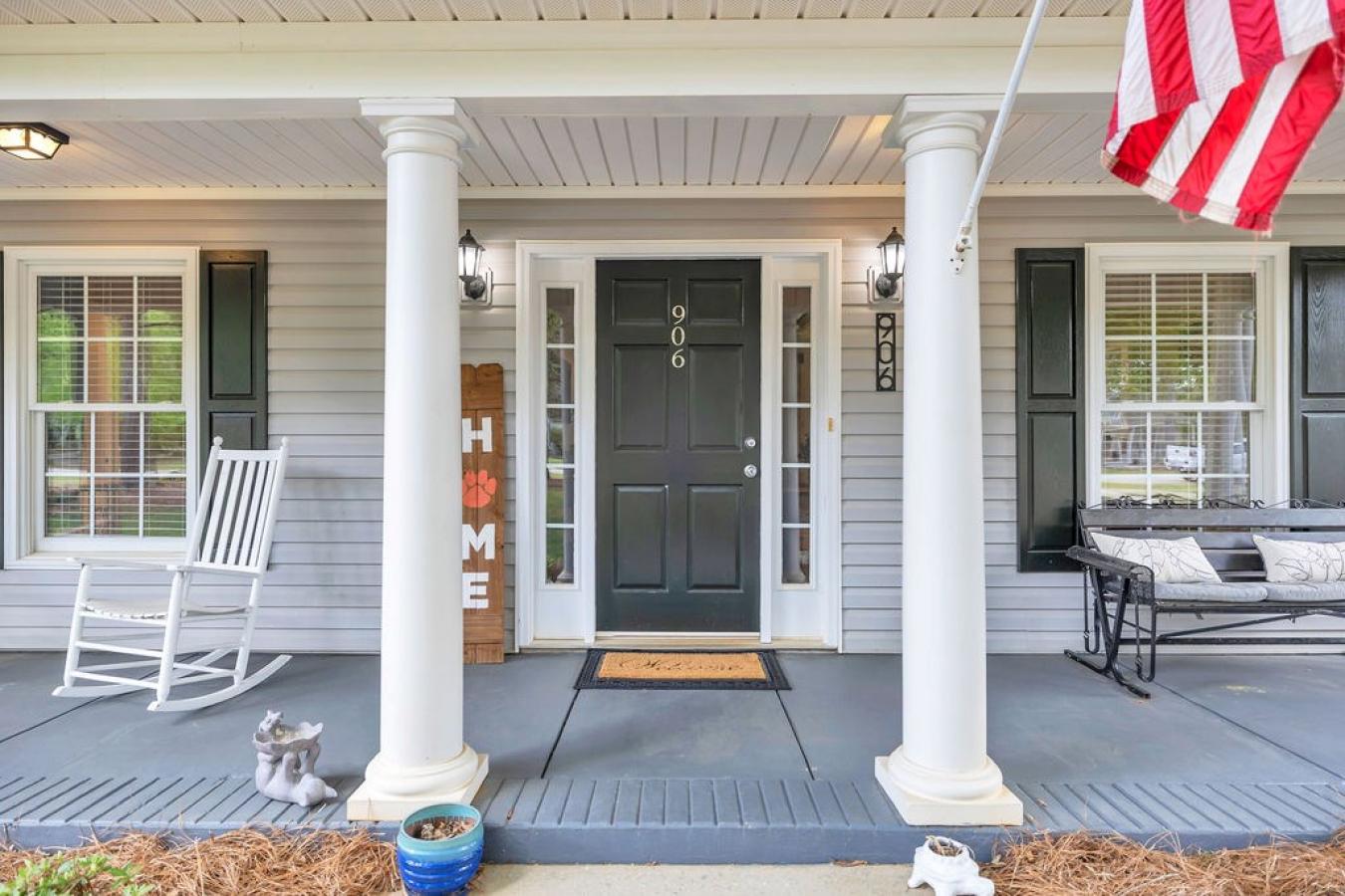 WELCOME TO 906 Saddlehill, the one youve been waiting for, perfectly s – image 2