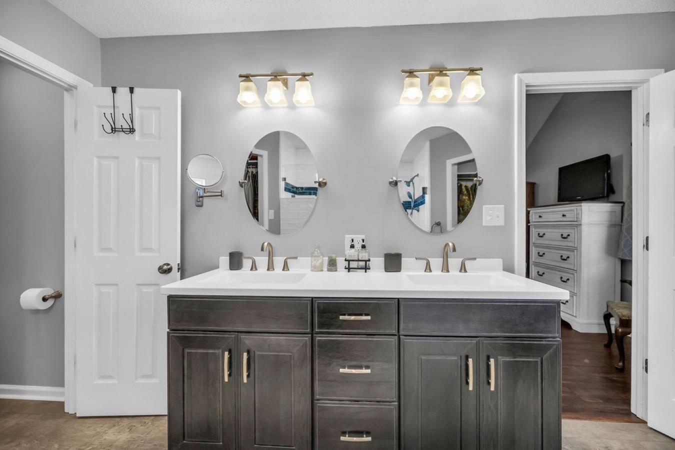WELCOME TO 906 Saddlehill, the one youve been waiting for, perfectly s – image 20