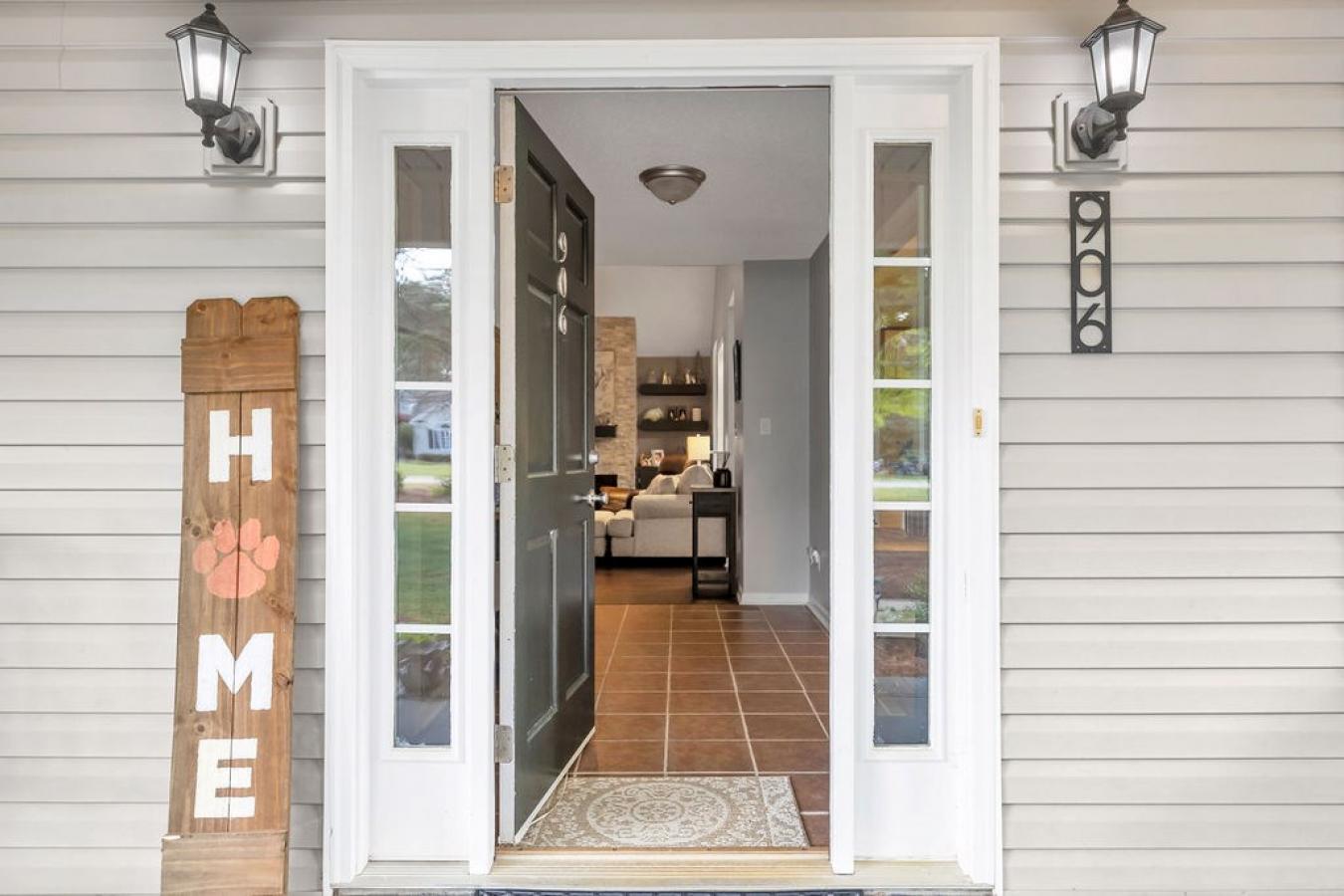 WELCOME TO 906 Saddlehill, the one youve been waiting for, perfectly s – image 3