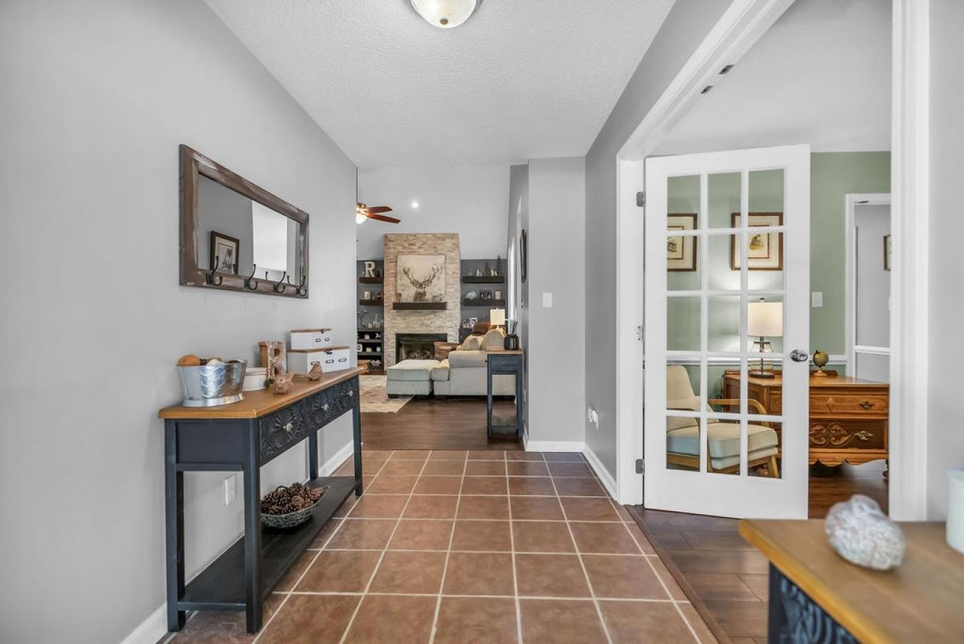 WELCOME TO 906 Saddlehill, the one youve been waiting for, perfectly s – image 4