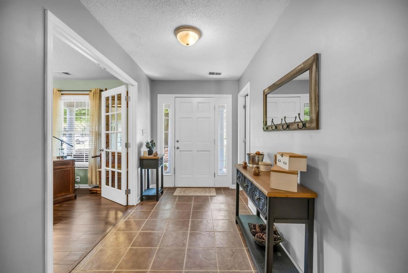 WELCOME TO 906 Saddlehill, the one youve been waiting for, perfectly s – image 5