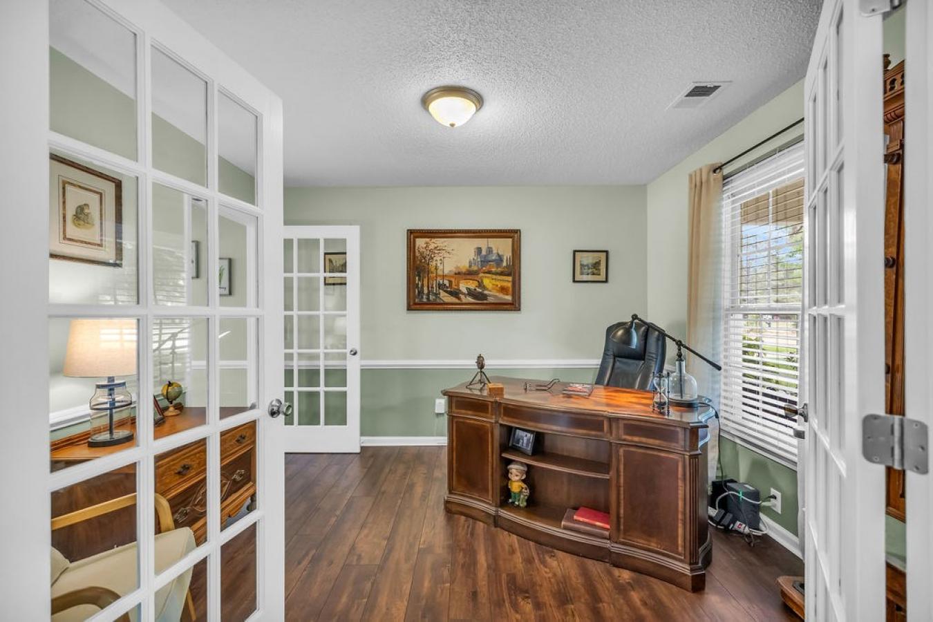 WELCOME TO 906 Saddlehill, the one youve been waiting for, perfectly s – image 6