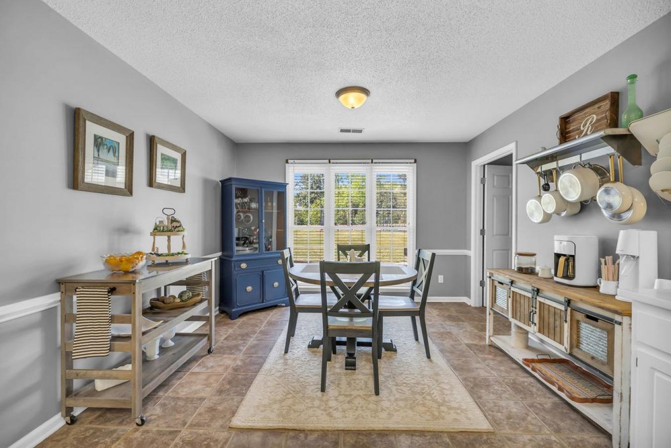 WELCOME TO 906 Saddlehill, the one youve been waiting for, perfectly s – image 8