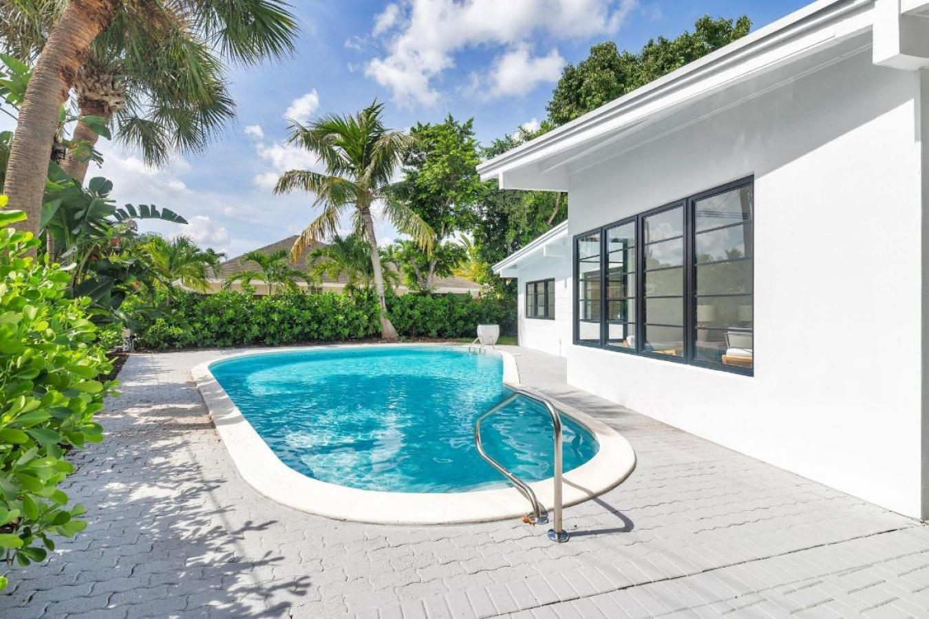 Lake Clarke Shores, Florida, 33406, United States, 4 Bedrooms Bedrooms, ,3 BathroomsBathrooms,Residential,For Sale,2049543