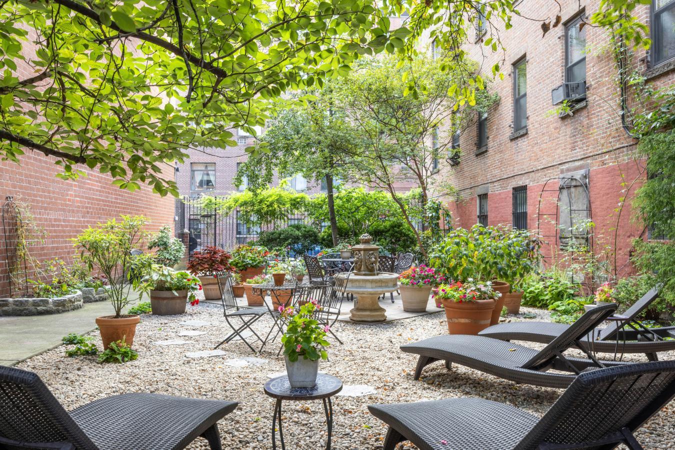 New York, New York, 10036, United States, 2 Bedrooms Bedrooms, ,2 BathroomsBathrooms,Residential,For Sale,2049542