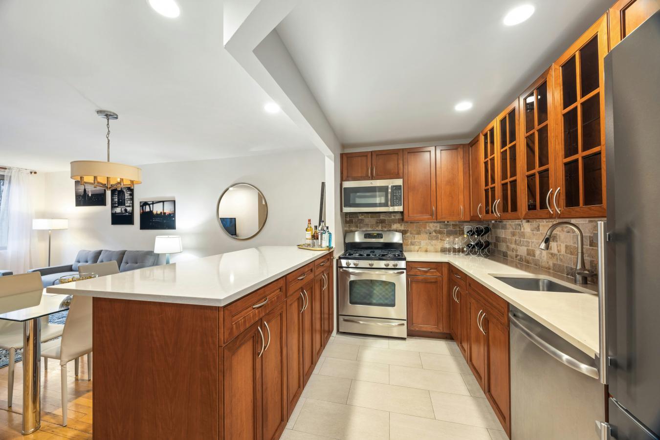 New York, New York, 10036, United States, 2 Bedrooms Bedrooms, ,2 BathroomsBathrooms,Residential,For Sale,2049542