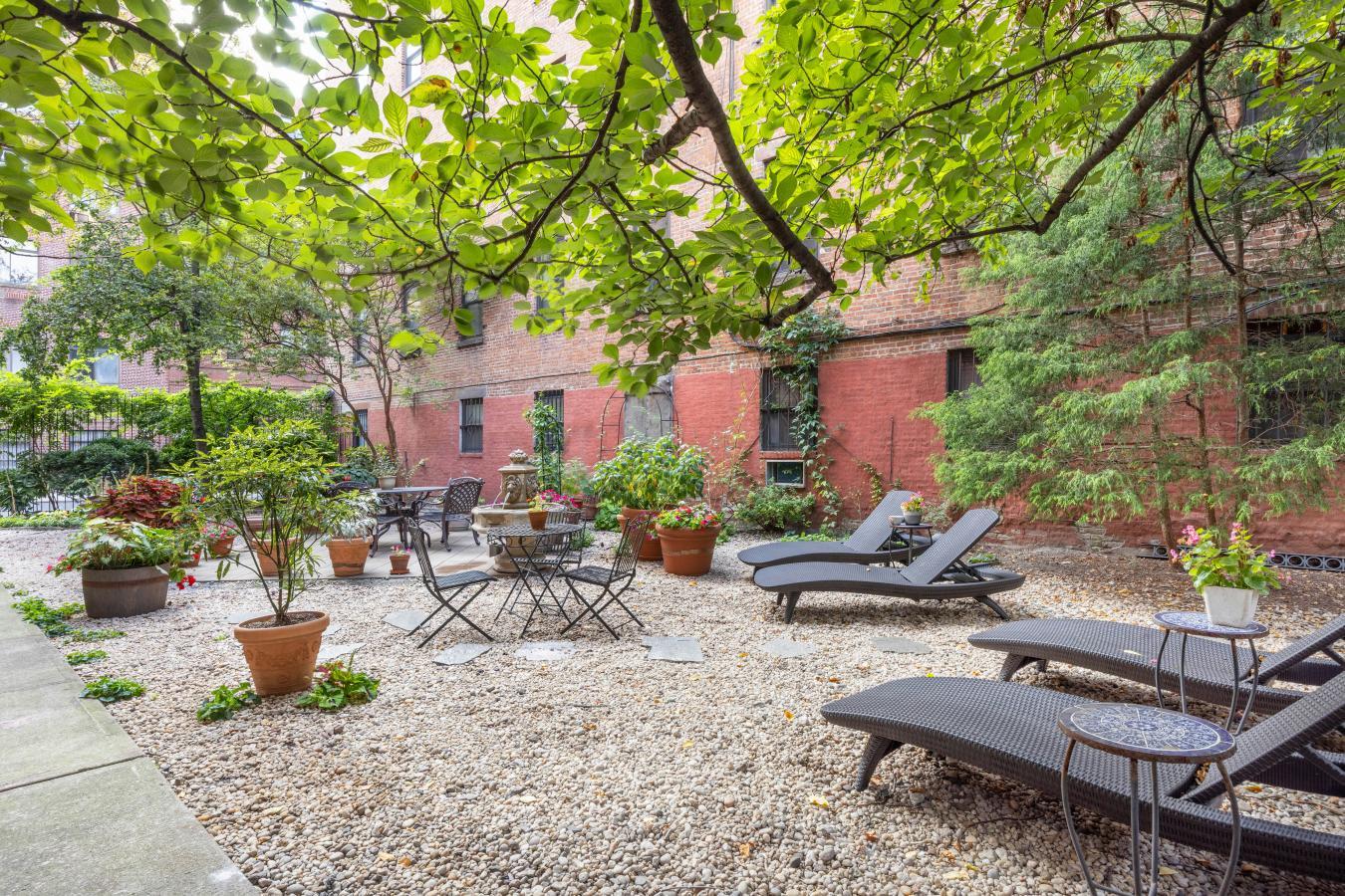New York, New York, 10036, United States, 2 Bedrooms Bedrooms, ,2 BathroomsBathrooms,Residential,For Sale,2049542
