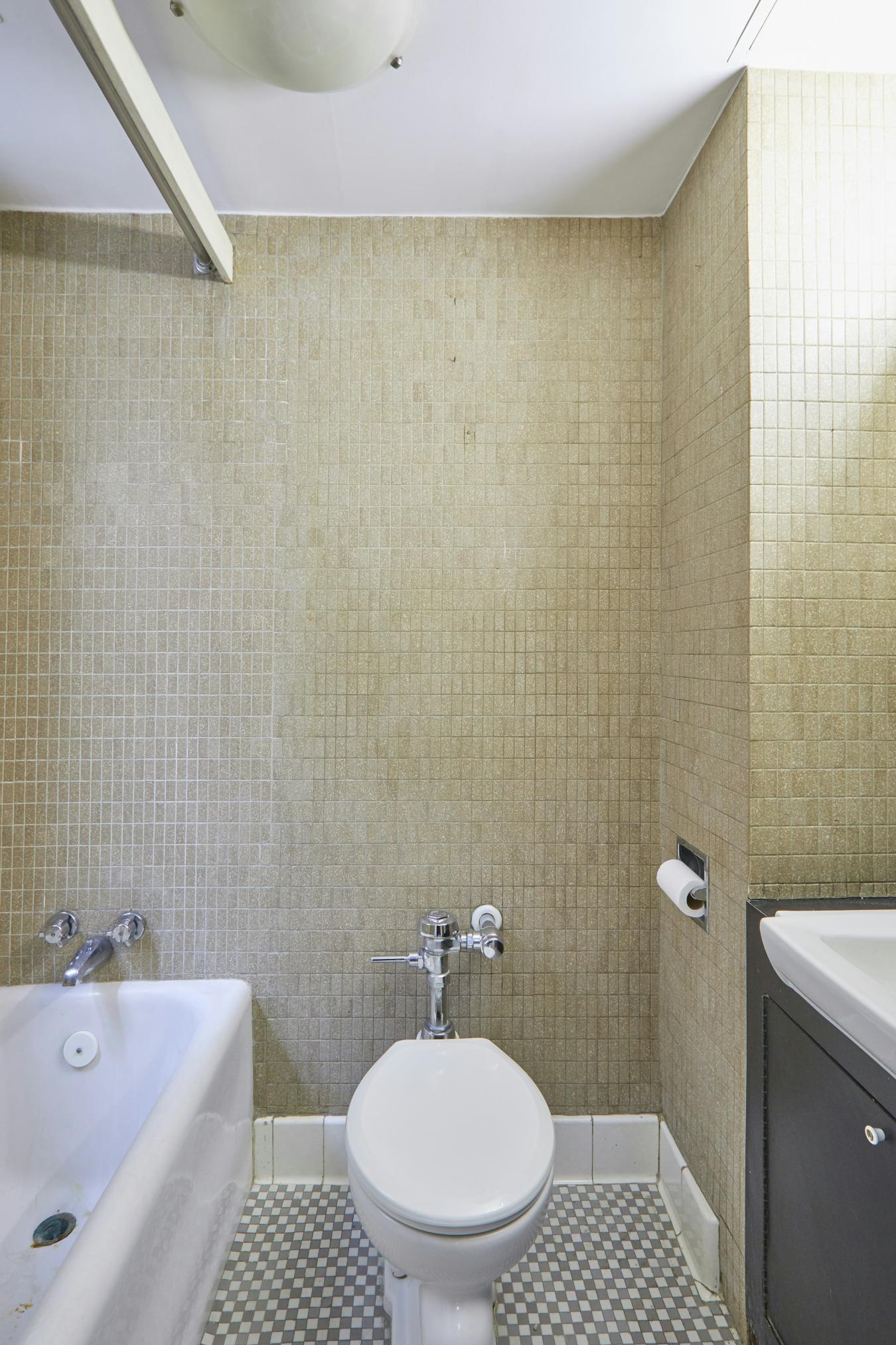 New York, New York, 10024, United States, 2 Bedrooms Bedrooms, ,3 BathroomsBathrooms,Residential,For Sale,2049536