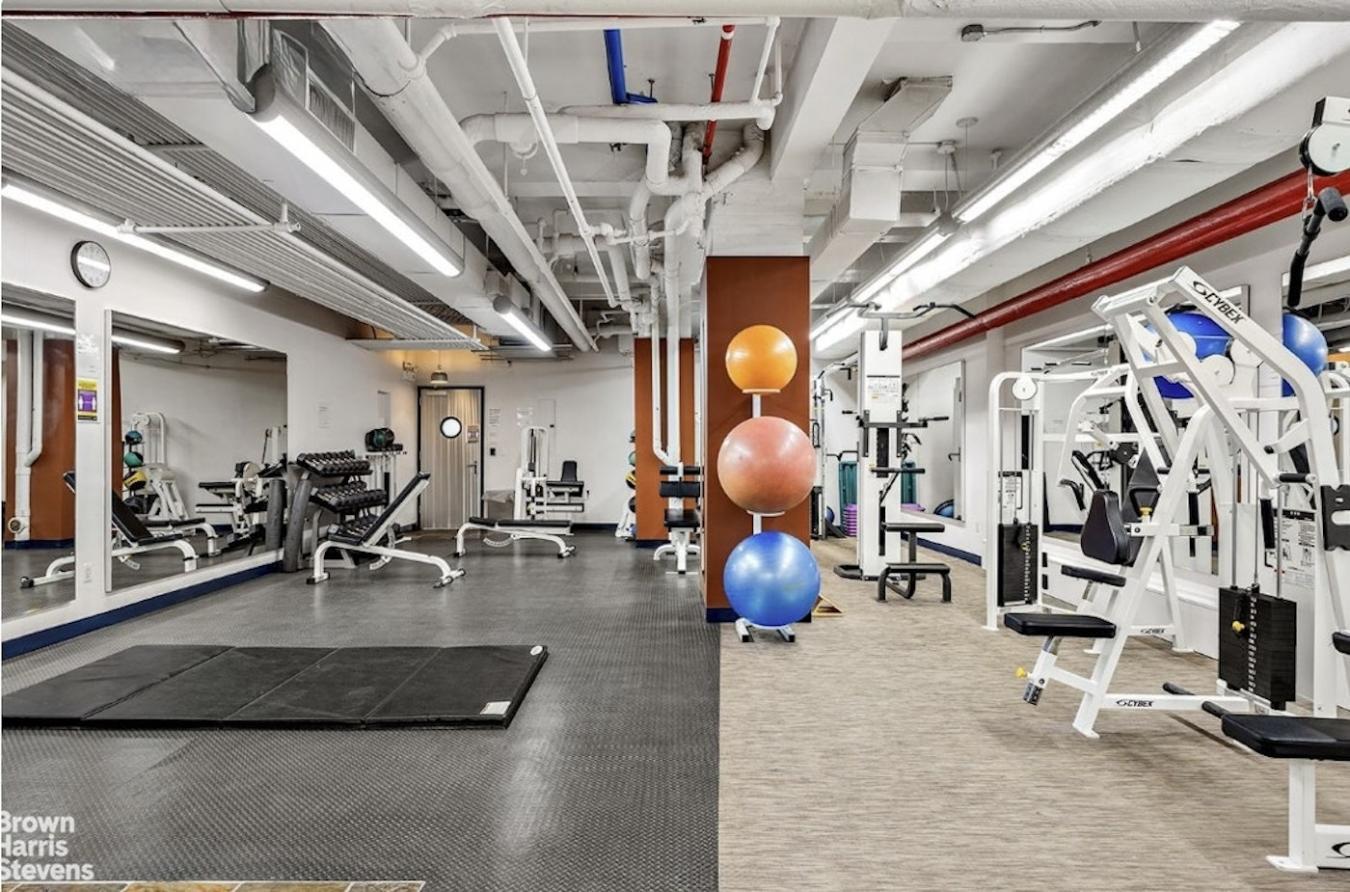 New York, New York, 10024, United States, 2 Bedrooms Bedrooms, ,3 BathroomsBathrooms,Residential,For Sale,2049536