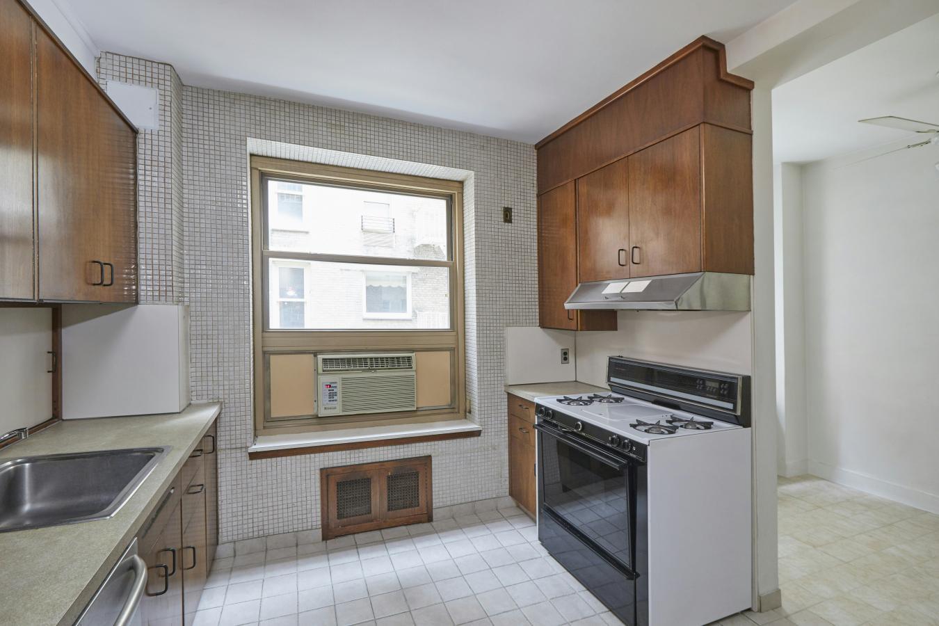 New York, New York, 10024, United States, 2 Bedrooms Bedrooms, ,3 BathroomsBathrooms,Residential,For Sale,2049536