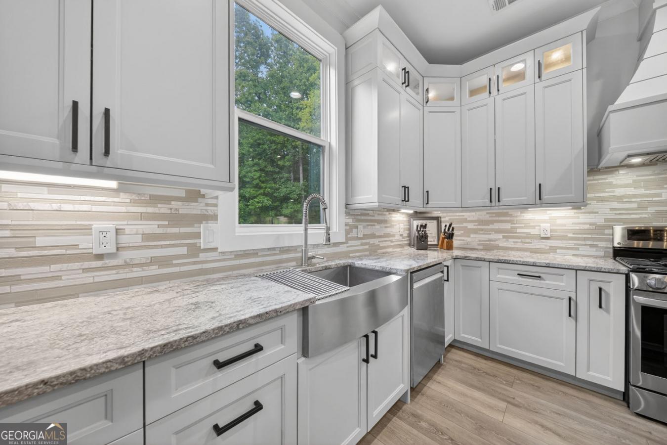Hoschton, Barrow, 30548, United States, 5 Bedrooms Bedrooms, ,4 BathroomsBathrooms,Residential,For Sale,2049532