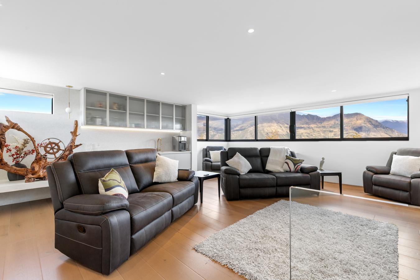 Wanaka, Central Otago, 9305, New Zealand, 4 Bedrooms Bedrooms, ,1 BathroomBathrooms,Residential,For Sale,2049523