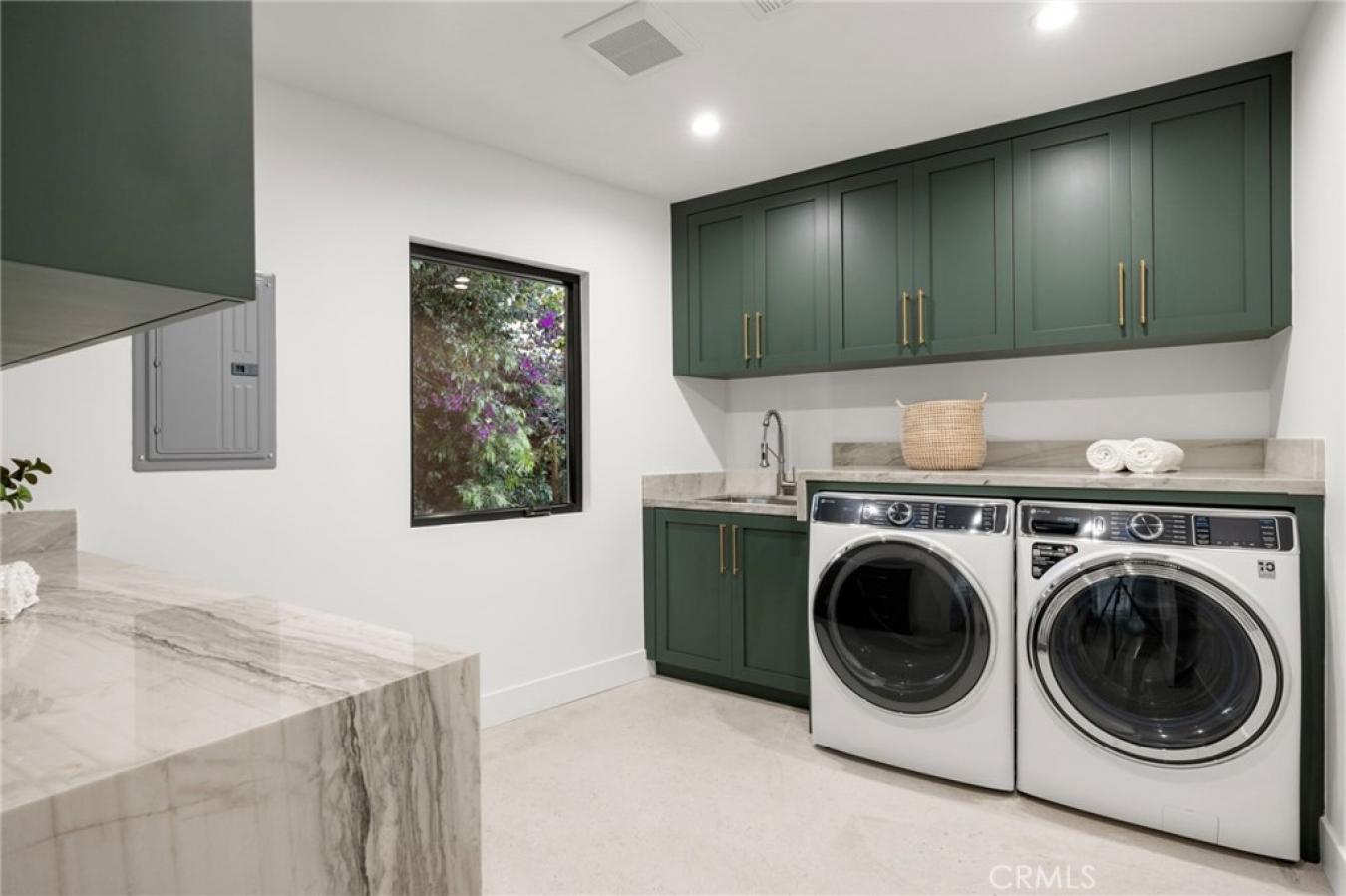 Long Beach, Los Angeles, 90815, United States, 5 Bedrooms Bedrooms, ,5 BathroomsBathrooms,Residential,For Sale,2049522