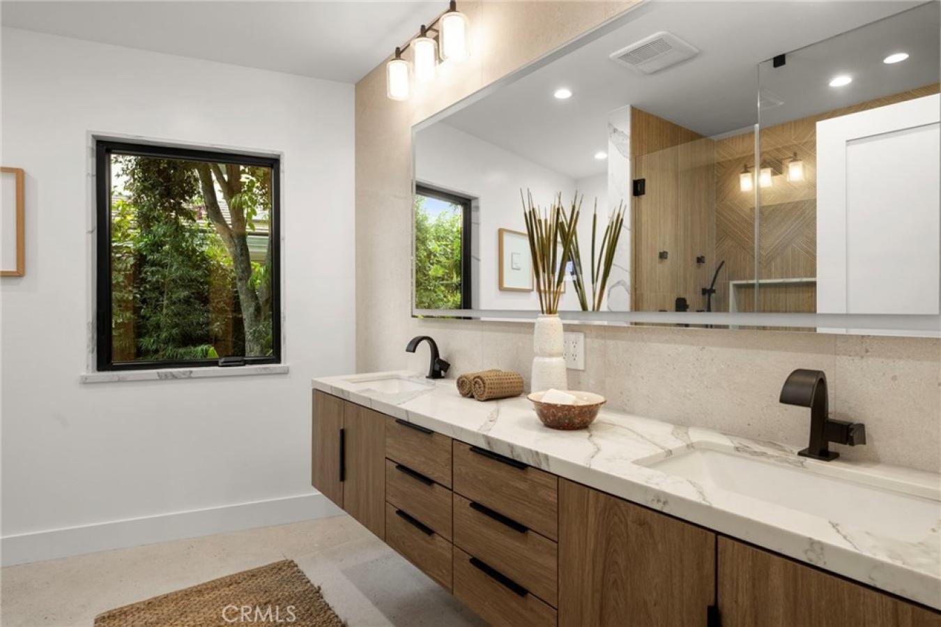Long Beach, Los Angeles, 90815, United States, 5 Bedrooms Bedrooms, ,5 BathroomsBathrooms,Residential,For Sale,2049522