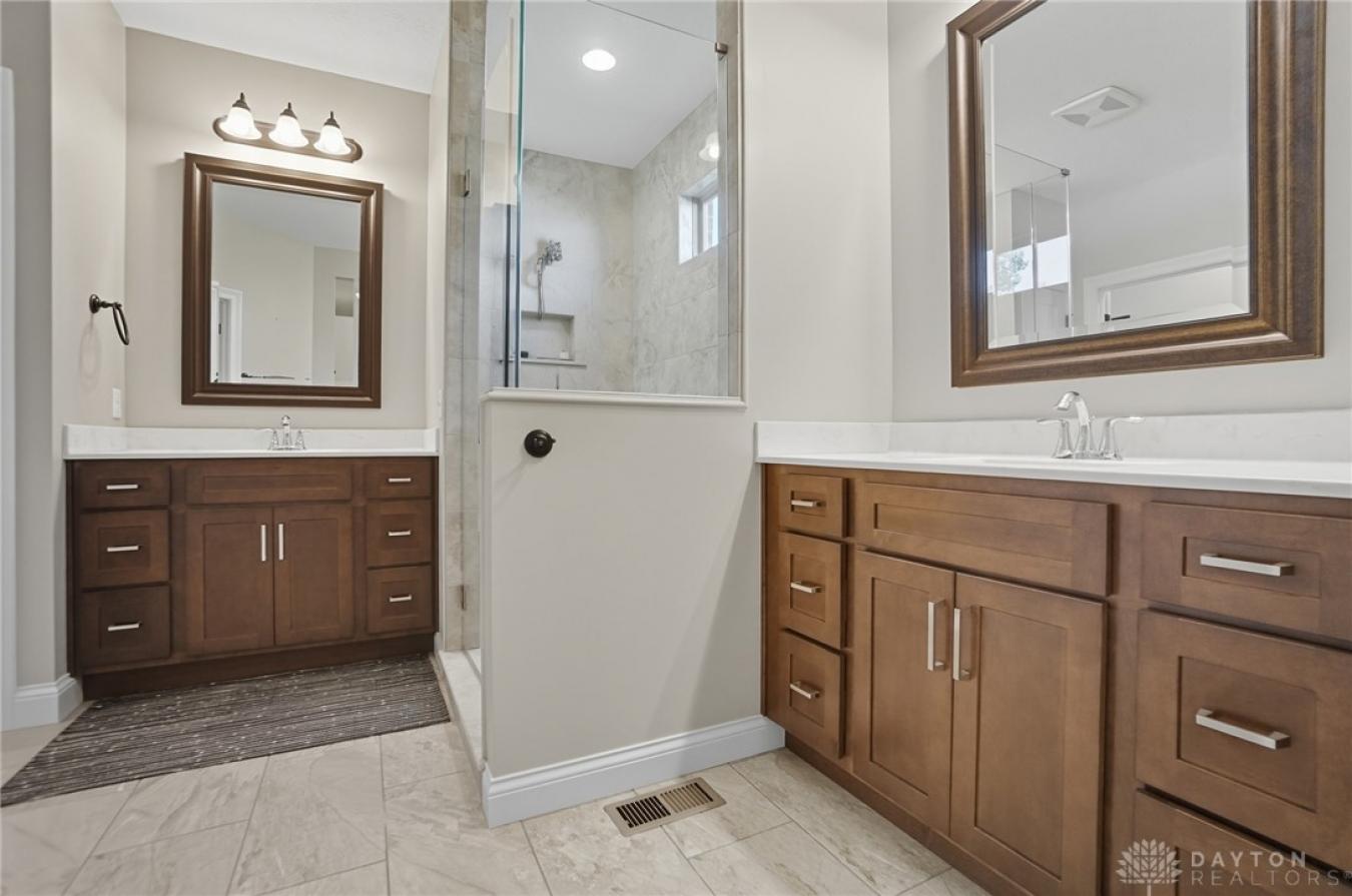Clearcreek Twp, Warren, 45458, United States, ,Residential,For Sale,2049518
