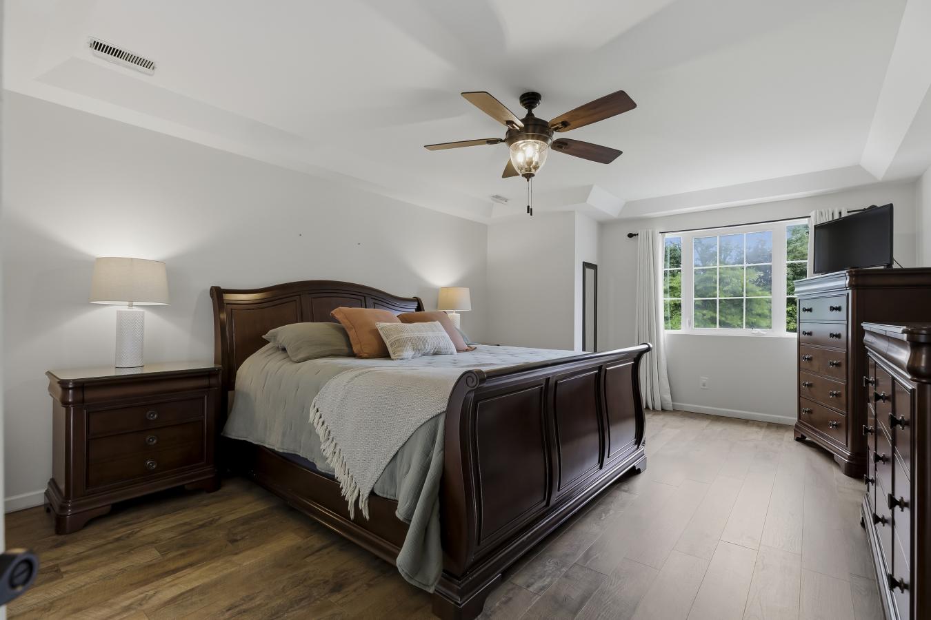 Warrenton, Missouri, 63383, United States, 5 Bedrooms Bedrooms, ,2 BathroomsBathrooms,Residential,For Sale,2049515
