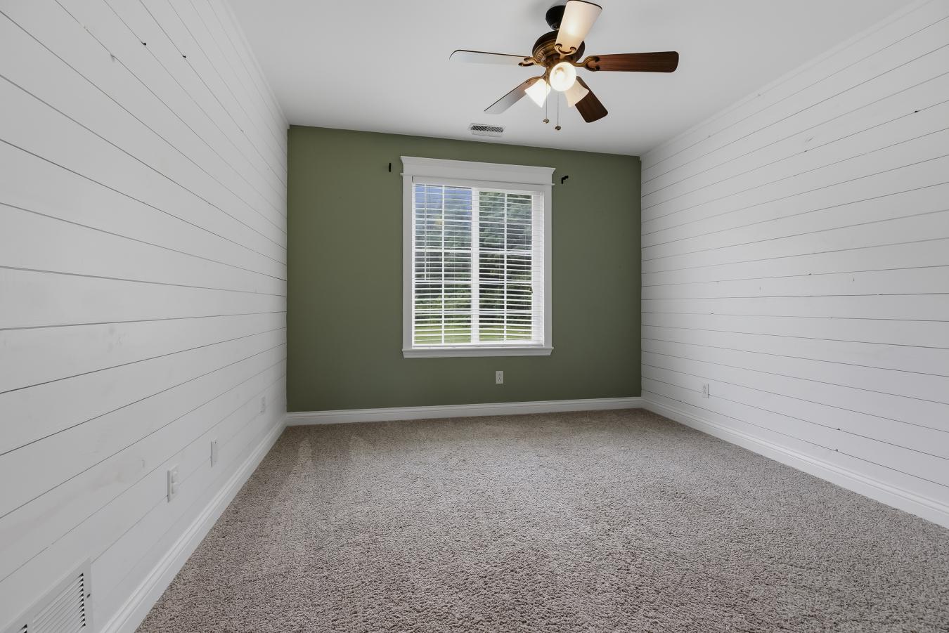 Warrenton, Missouri, 63383, United States, 5 Bedrooms Bedrooms, ,2 BathroomsBathrooms,Residential,For Sale,2049515