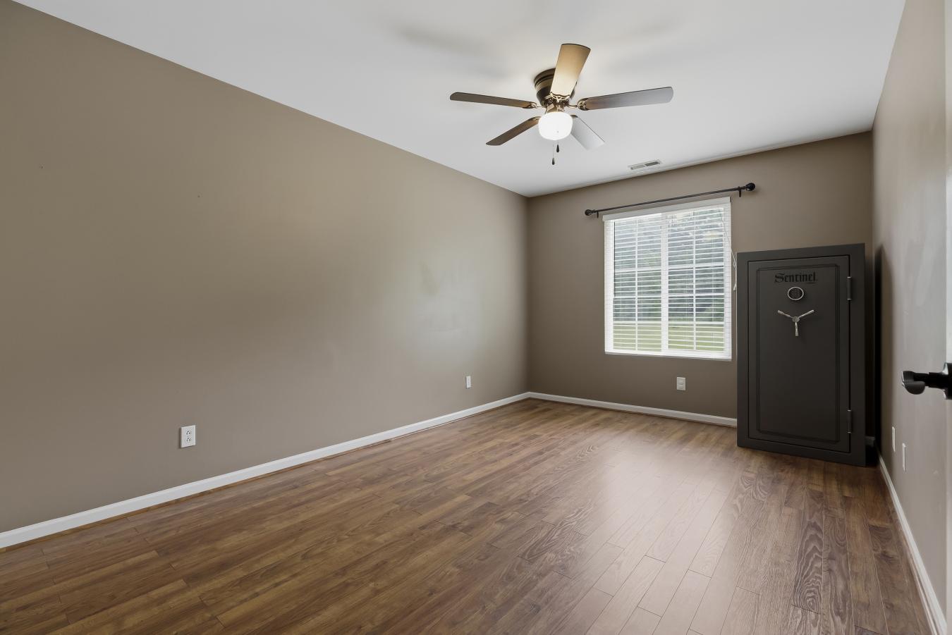 Warrenton, Missouri, 63383, United States, 5 Bedrooms Bedrooms, ,2 BathroomsBathrooms,Residential,For Sale,2049515