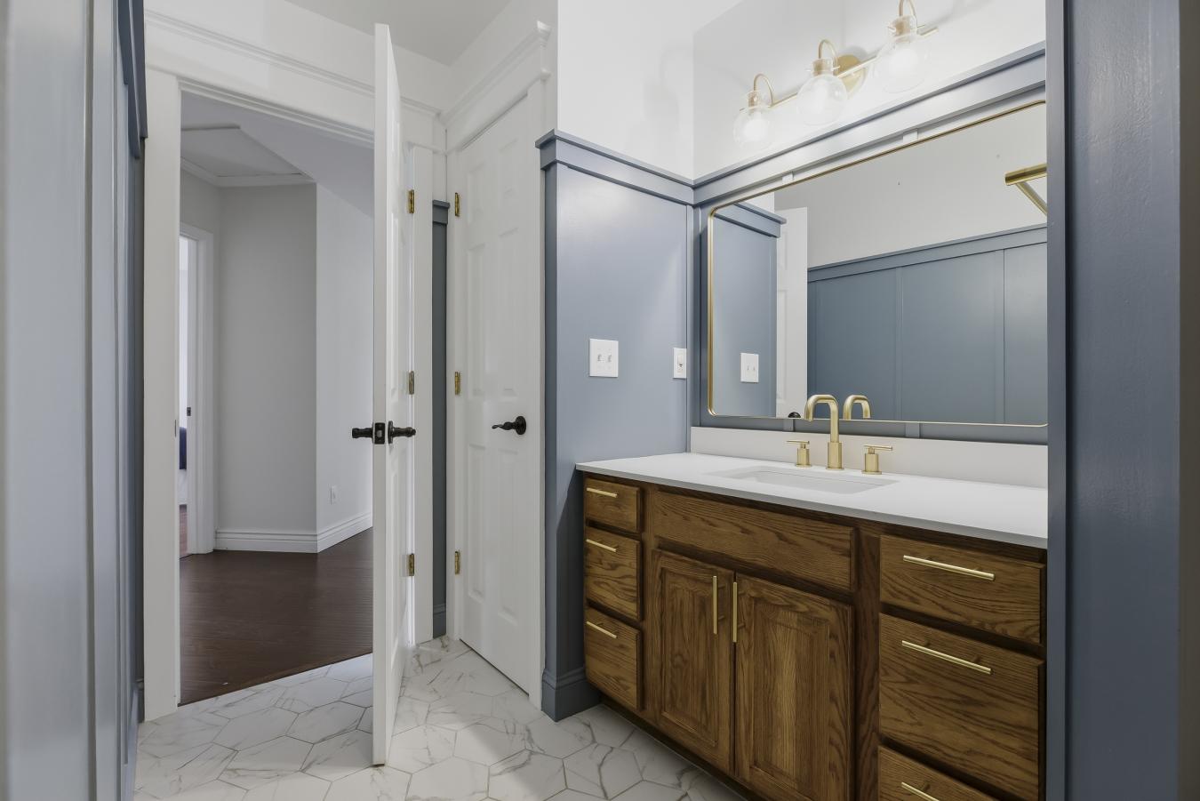 Warrenton, Missouri, 63383, United States, 5 Bedrooms Bedrooms, ,2 BathroomsBathrooms,Residential,For Sale,2049515