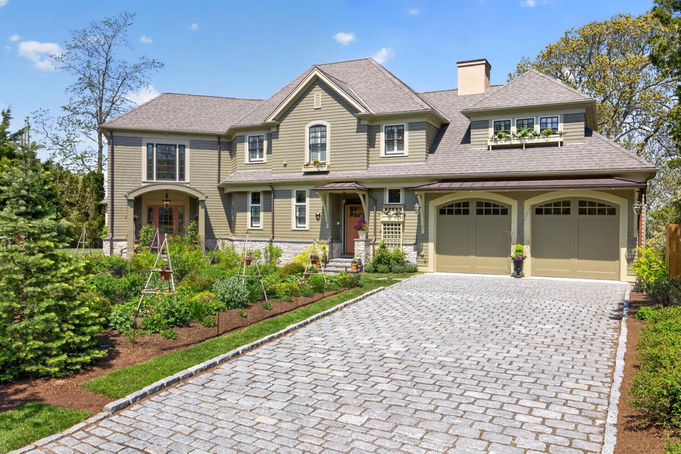 Falmouth, Barnstable, 02540, United States, 4 Bedrooms Bedrooms, ,3 BathroomsBathrooms,Residential,For Sale,2049510