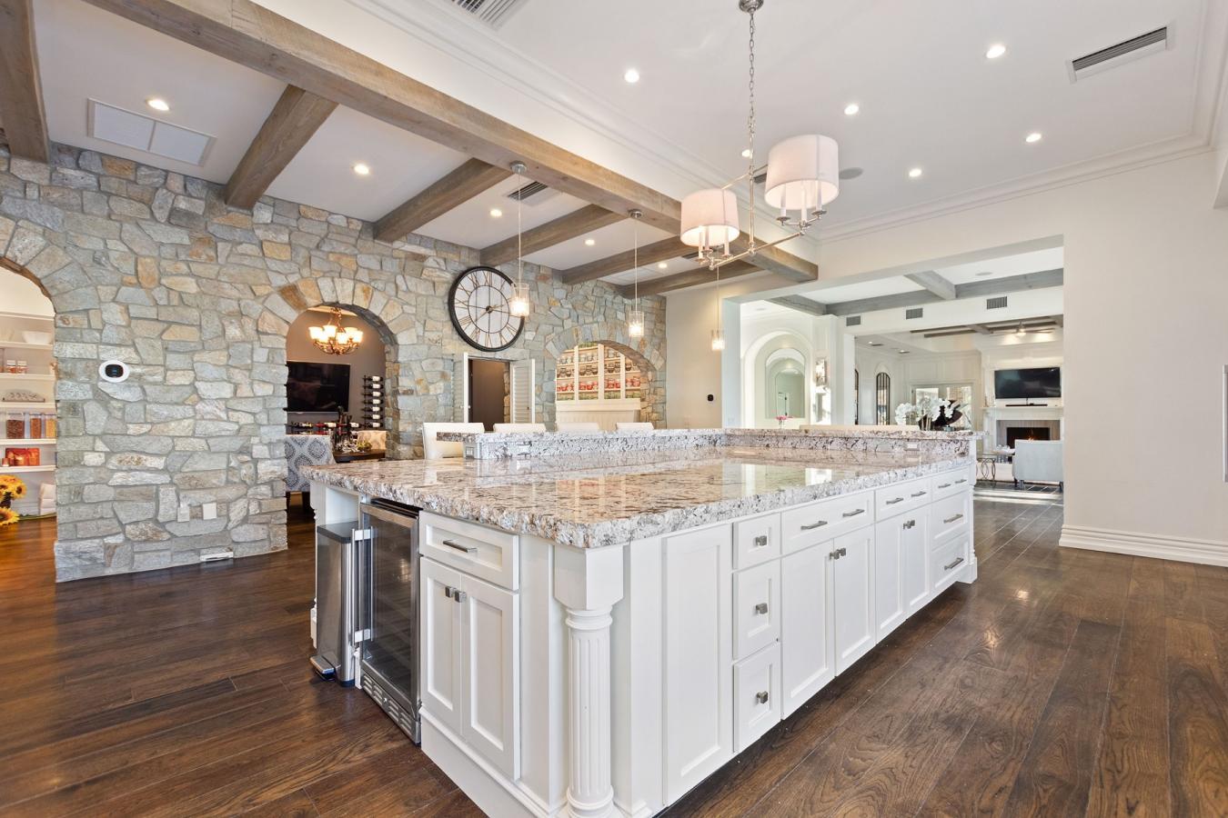 Chuluota, Florida, 32766, United States, 8 Bedrooms Bedrooms, ,8 BathroomsBathrooms,Residential,For Sale,2049505