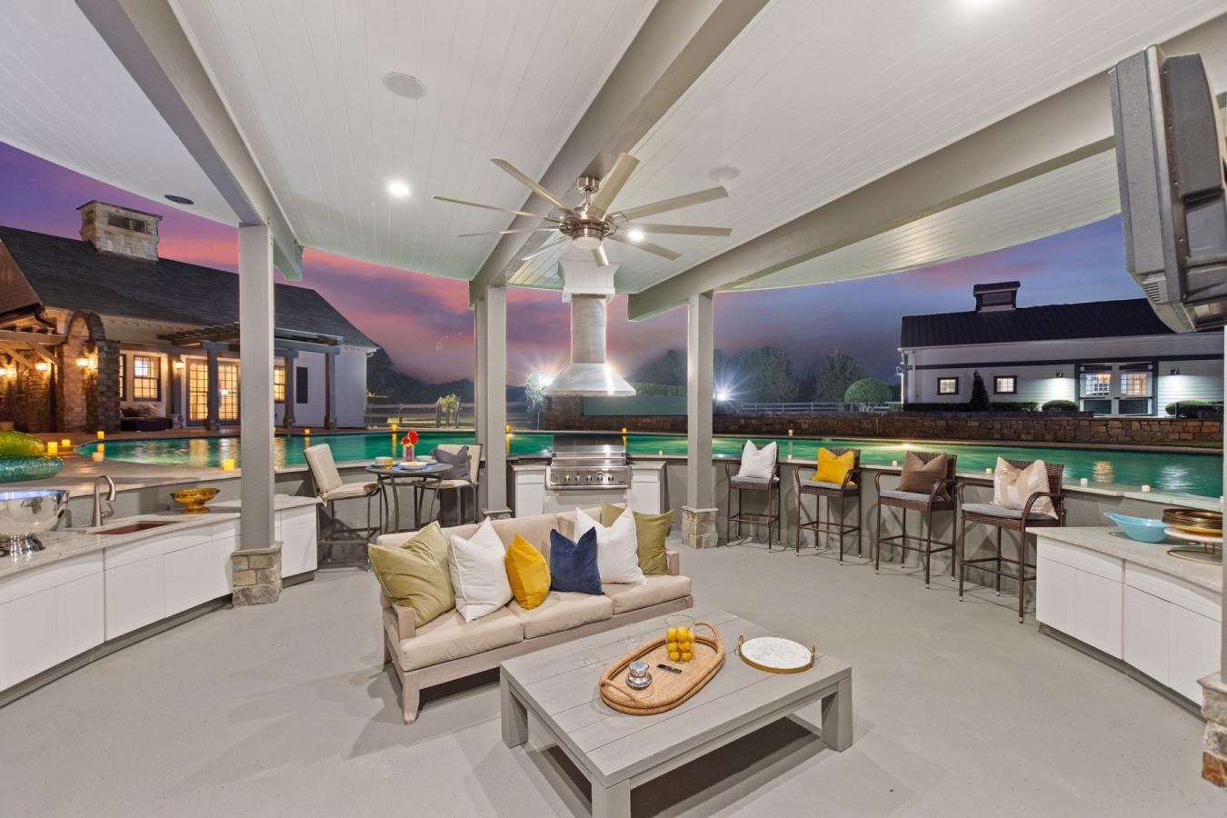 Chuluota, Florida, 32766, United States, 8 Bedrooms Bedrooms, ,8 BathroomsBathrooms,Residential,For Sale,2049505