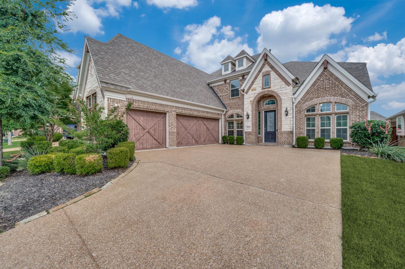 Welcome to 3624 Ladybank, a beautifully maintained 5-bed, 4-bath home – image 3