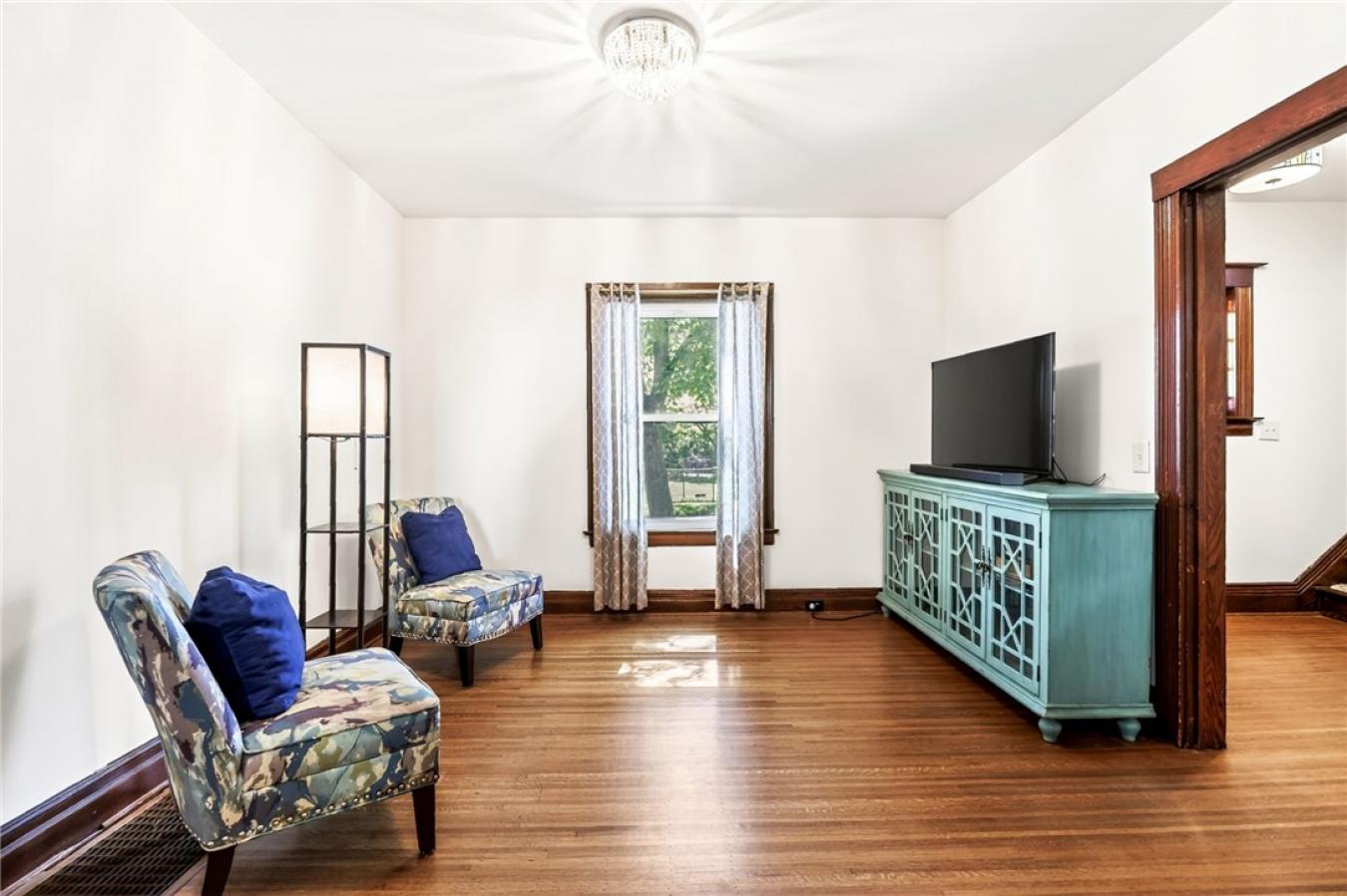 Welcome to 51 Nelson Street, where timeless craftsmanship and thoughtf – image 12