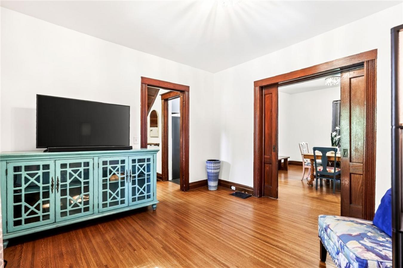 Welcome to 51 Nelson Street, where timeless craftsmanship and thoughtf – image 13