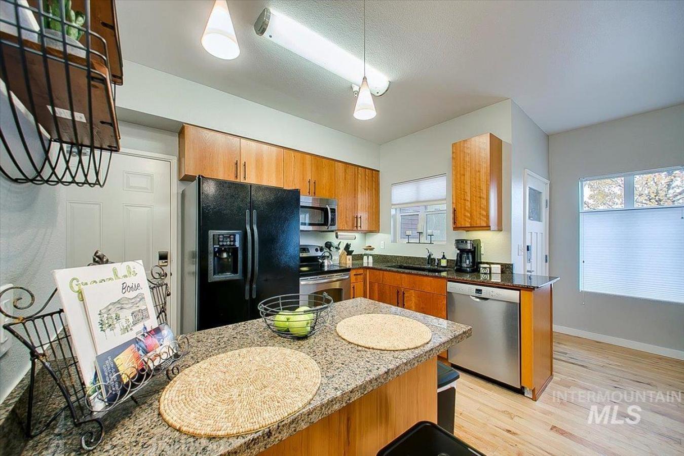 1463 W Grand Avenue, Boise, Ada, 83702, United States, 2 Bedrooms Bedrooms, ,Residential,For Sale,1463 W Grand Avenue,98984695
